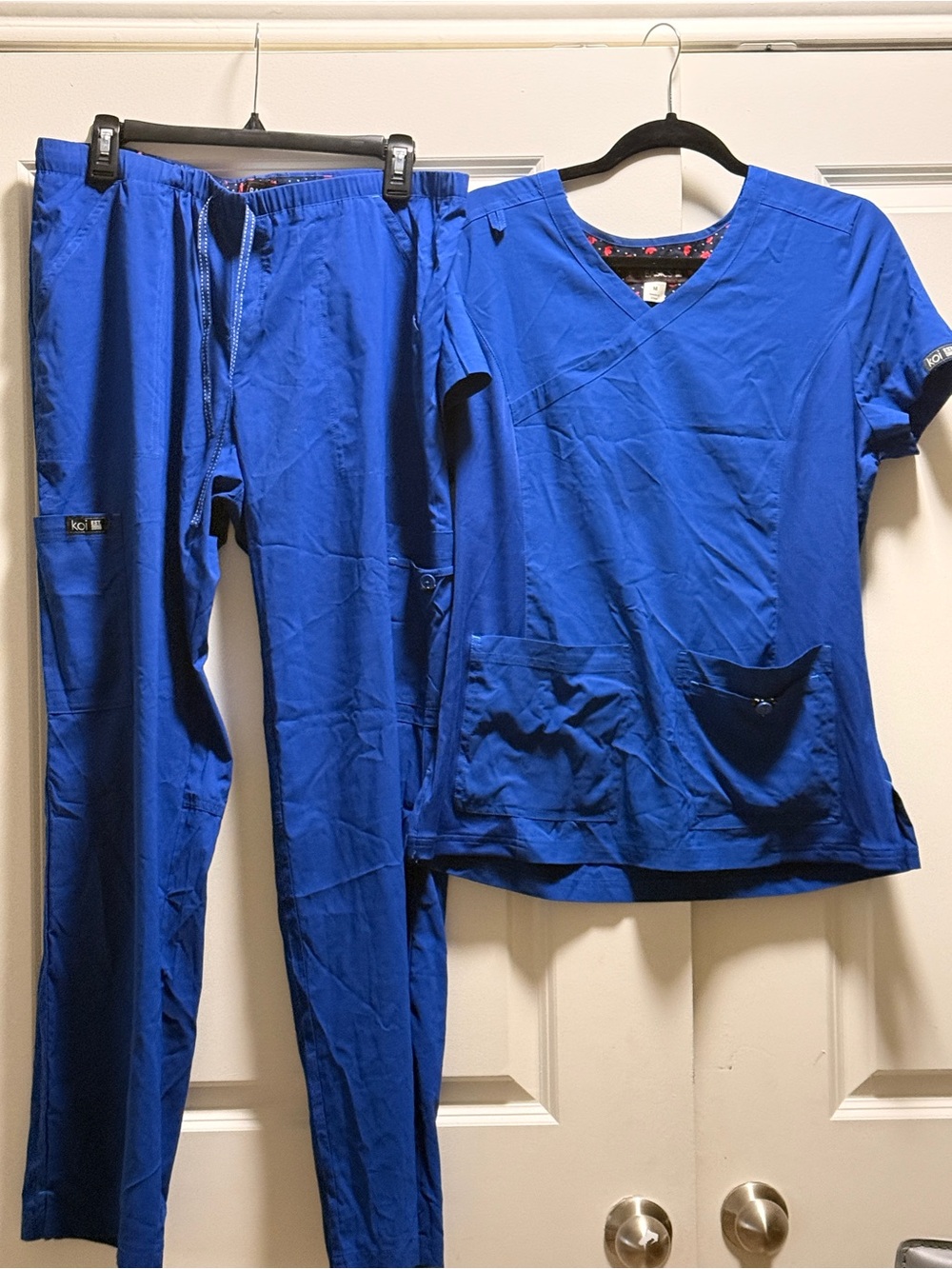 Women’s Medical Scrub Set - Vibrant Blue